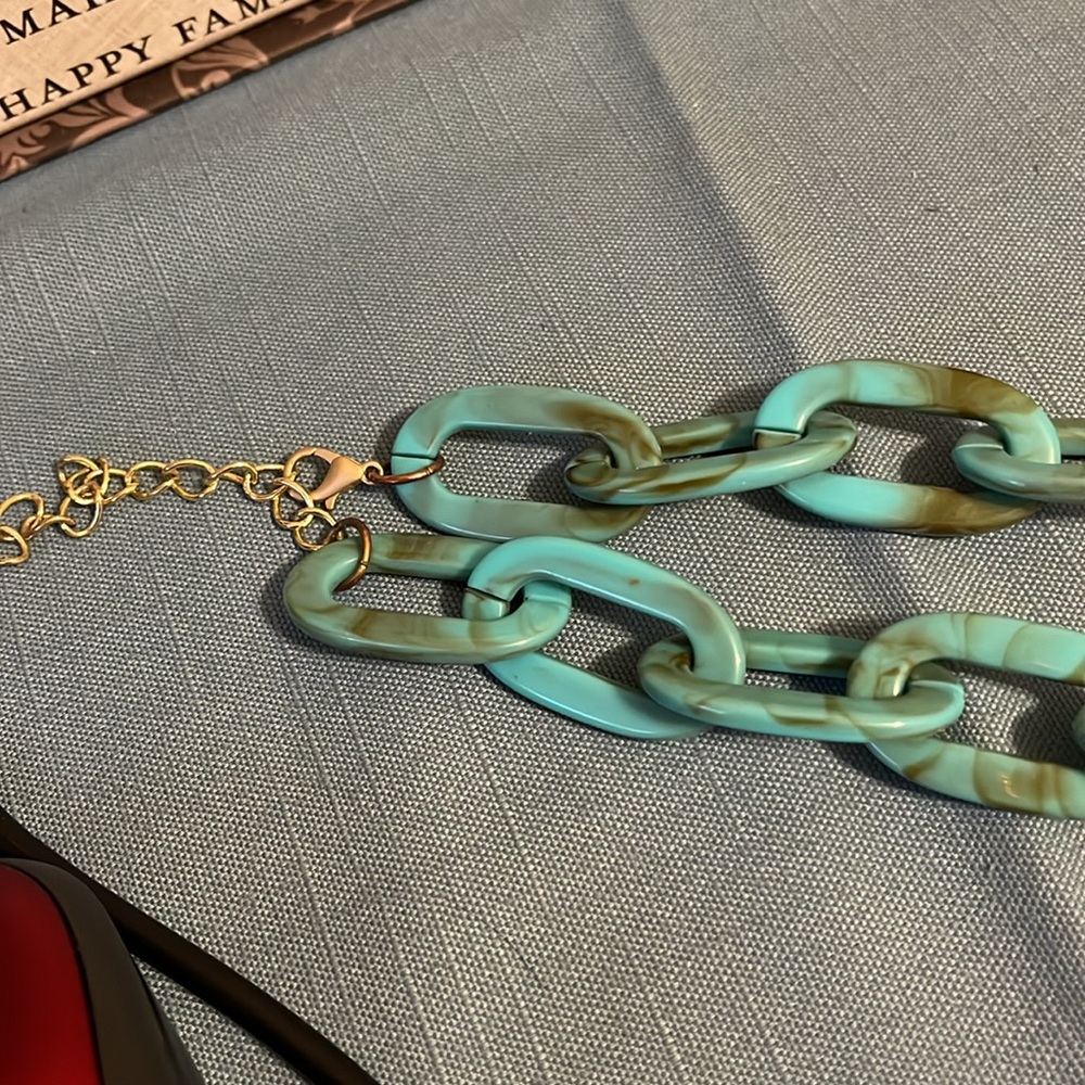 Turquoise color statement loop necklace - Picture 9 of 9